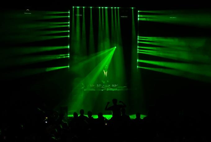 Dr Lectroluv @ Het Depot (c) Silke VW glp-x4-bar-20---led-tilt-strip